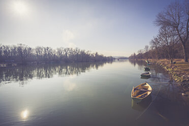 Deutschland, Landshut, Fluss Isar, Fischerboote - SARF001475