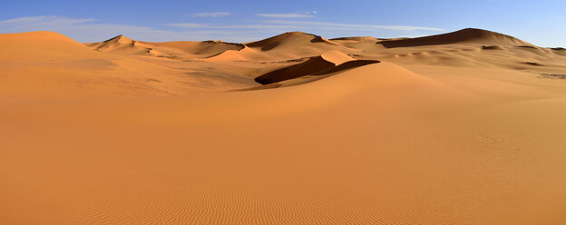 Afrika, Algerien, Sahara, Tassili N'Ajjer National Park, Tadrart Region, Blick auf die Sanddünen von Tehak - ESF001550