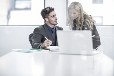 Businessman and businesswoman having an office meeting - ZEF004509