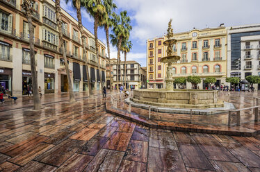 Spanien, Andalusien, Malaga, Altstadt, Plaza de la Constitucion, Brunnen - THAF001282
