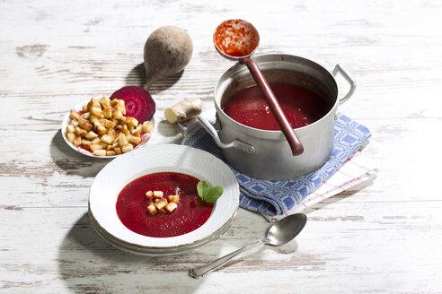 Rote-Bete-Suppe mit Croutons - MAEF009907