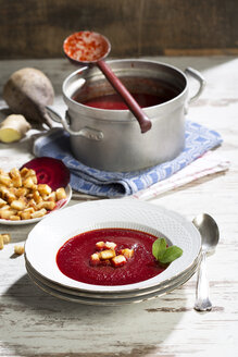 Rote-Bete-Suppe mit Croutons - MAEF009909