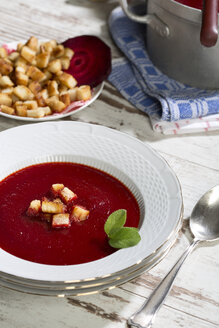 Rote-Bete-Suppe mit Croutons - MAEF009910