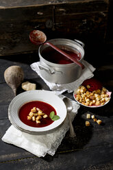 Rote-Bete-Suppe mit Croutons - MAEF009911