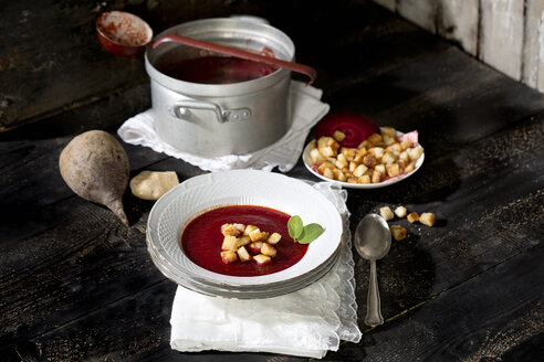 Rote-Bete-Suppe mit Croutons - MAEF009912