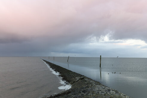 Deutschland, Neuharlingersiel, Schifffahrtsstraße - WIF001577