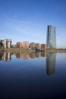 Deutschland, Frankfurt, Blick auf Europäische Zentralbank und Mehrfamilienhäuser - JWAF000254