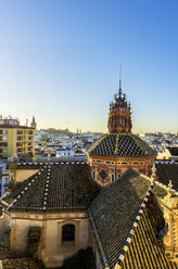 Spanien, Andalusien, Sevilla, Stadtbild mit Kirche Santa Maria Magdalena - THAF001293