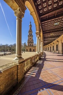 Spanien, Andalusien, Sevilla, Kolonnade an der Plaza de Espana - THAF001306