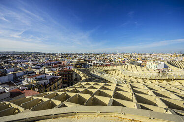 Spanien, Andalusien, Sevilla, Stadtbild mit Metropol Parasol - THAF001316