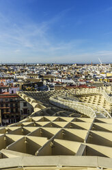 Spanien, Andalusien, Sevilla, Stadtbild mit Metropol Parasol - THAF001317