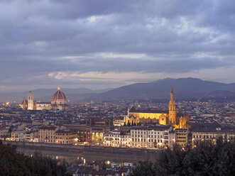 Italien, Florenz, Blick auf die Stadt vom Piazzale Michelangelo - LAF001365