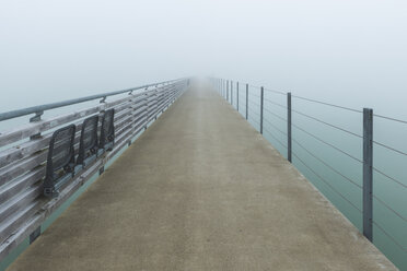 Germany, Thurgau, Altnau, jetty in morning fog - KEBF000068