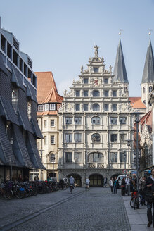 Deutschland, Braunschweig, Blick auf die Tuchhalle - EVGF001352