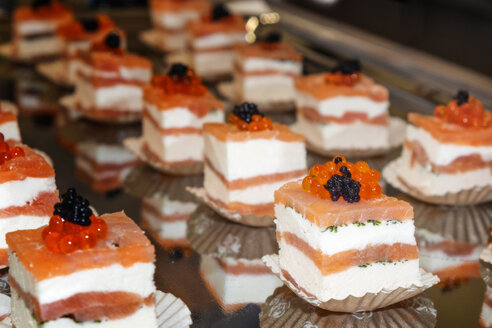 Salmon pralines with two sorts of caviar - HAMF000001