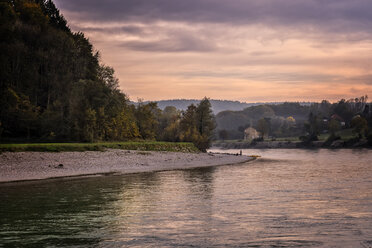 Deutschland, Bayern, Fluss Salzach zwischen Raitenhaslach und Burghausen - HAMF000010