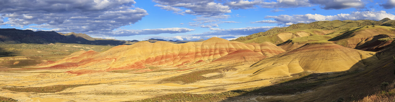 USA, Oregon, John Day Fossil Beds National Monument, Painted Hills - FOF007809