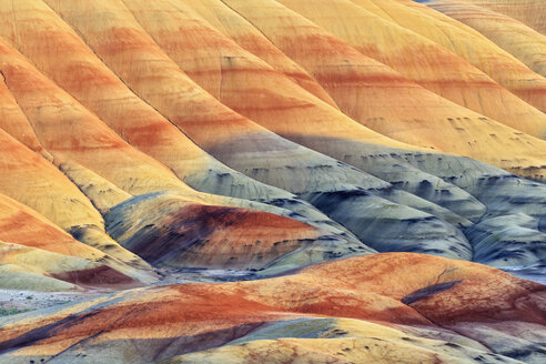 USA, Oregon, John Day Fossil Beds National Monument, Painted Hills - FOF007811