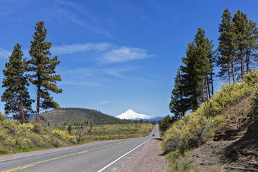 USA, Oregon, Schnellstraße und Mount Hood - FOF007820