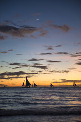 Philippines, Boracay, sunset with sailing boats - GEMF000126