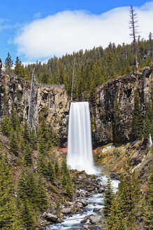 USA, Oregon, Landkreis Deschutes, Tumalo Creek, Tumalo Falls - FOF007854