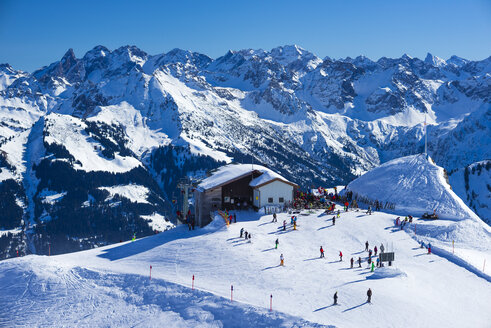 Österreich, Vorarlberg, Kleines Walsertal, Bergstation der Hahnenkoepflebahn - WGF000626