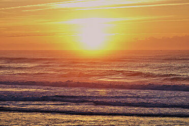 Portugal, Algarve, sunset above the Atlantic Ocean - MRF001560