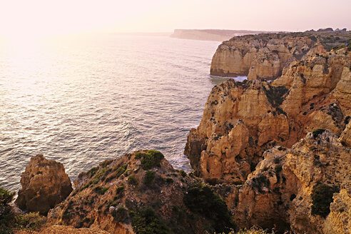 Portugal, Algarve, Lagos, rocky coastline - MRF001550