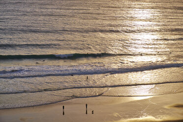 Portugal, Algarve, Sagres, Strand von Beliche bei Sonnenuntergang - MRF001585