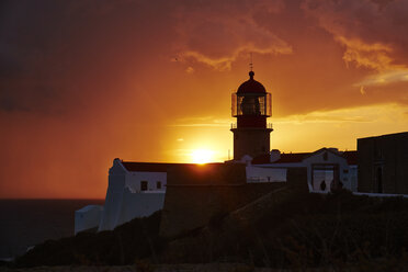 Portugal, Algarve, Sagres, lighthouse at Cabo Sao Vicente at sunset - MRF001589