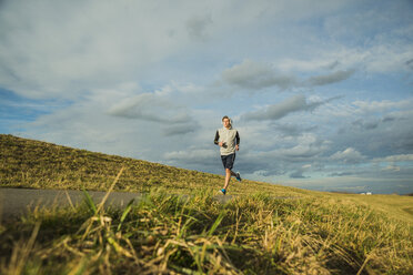 Germany, Mannheim, young man jogging - UUF003627