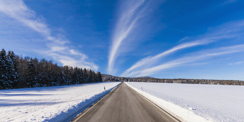 Germany, Baden-Wuerttemberg, Swabian Alb, country road in winter, Panorama - WDF002985