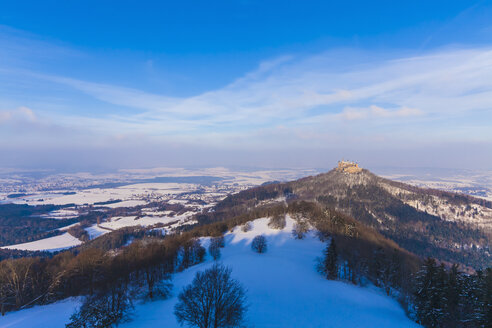 Deutschland, Baden-Württemberg, Blick auf die Burg Hohenzollern im Winter - WDF002989