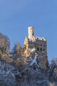 Deutschland, Baden Württemberg, Blick auf Schloss Lichtenstein bei Honau im Winter - WDF002995