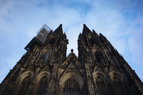 Deutschland, Köln, Blick auf den Kölner Dom von unten, lizenzfreies Stockfoto