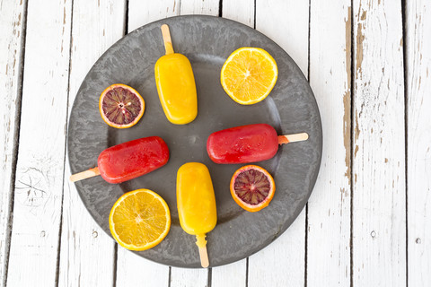 Eislutscher mit Blutorange und Orangeneis, lizenzfreies Stockfoto