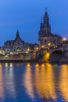 Deutschland, Dresden, Blick auf Georgentor und Hofkirche am Morgen - PVCF000372