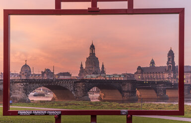 Deutschland, Dresden, Blick auf die Altstadt mit der Dresdner Frauenkirche im Bild - PVCF000354