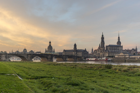 Deutschland, Dresden, Blick auf die Altstadt am Morgen, lizenzfreies Stockfoto
