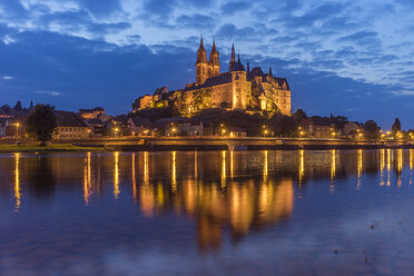 Germany, Meissen, view to lighted Albrechtsburg castle with Elbe River in the foreground - PVCF000340