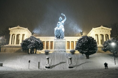 Deutschland, München, Bayern in der Ruhmeshalle im Schnee - EDF000126