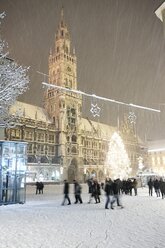 Deutschland, München, Rathaus im Schnee - EDF000127