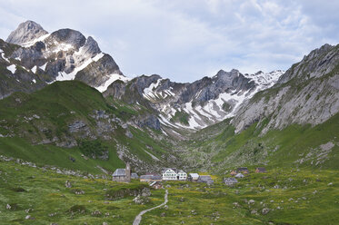 Schweiz, Kanton Appenzell Innerrhoden, Blick auf die Alp Meglisalp, Siedlung - KEB000072