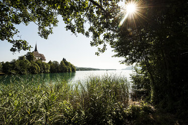 Österreich, Kärnten, Wörthersee mit Maria Wörth - HHF005229