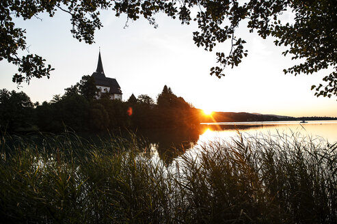 Österreich, Kärnten, Wörthersee mit Maria Wörth - HHF005231