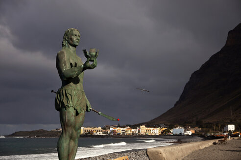 Spanien, Kanarische Inseln, La Gomera, Valle Gran Rey, Statue des rebellischen Guanchen, König Hautacuperche - PCF000116