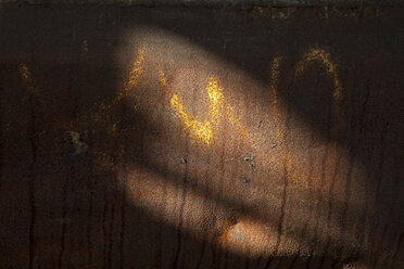 Rusty plate and light - WIF001610