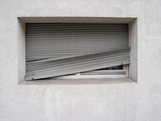 Germany, closed broken roller shutter - JMF000332