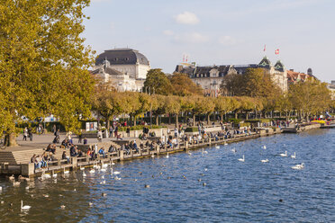 Switzerland, Zurich, Lake Zurich, Uto Quai, waterfront promenade - WDF003000