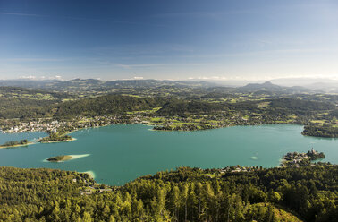 Österreich, Kärnten, Inseln im Wörthersee, Blick vom Pyramidenkogel - HHF005246